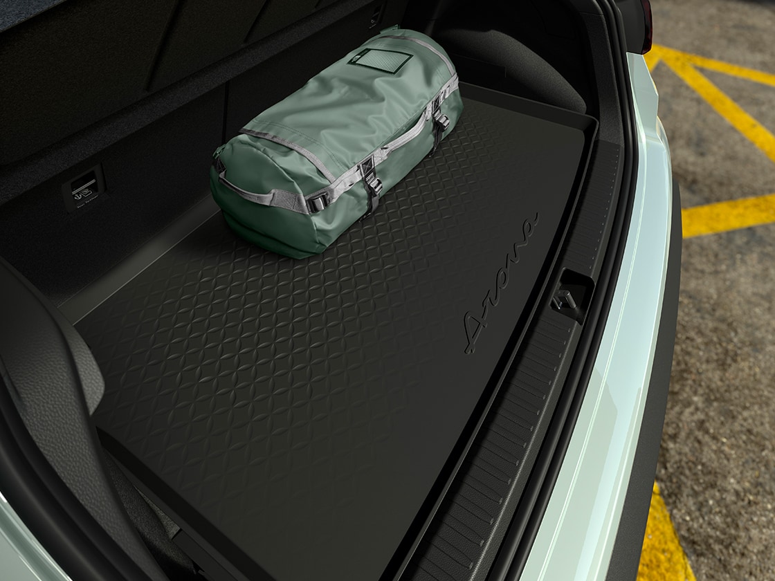 SEAT Arona semi-rigid boot tray with a travel bag.