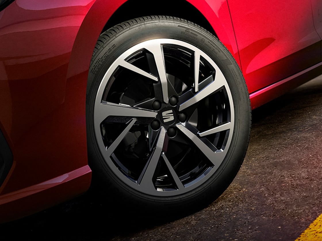 view of seat ibiza’s 17-inch dynamic alloy wheels. 