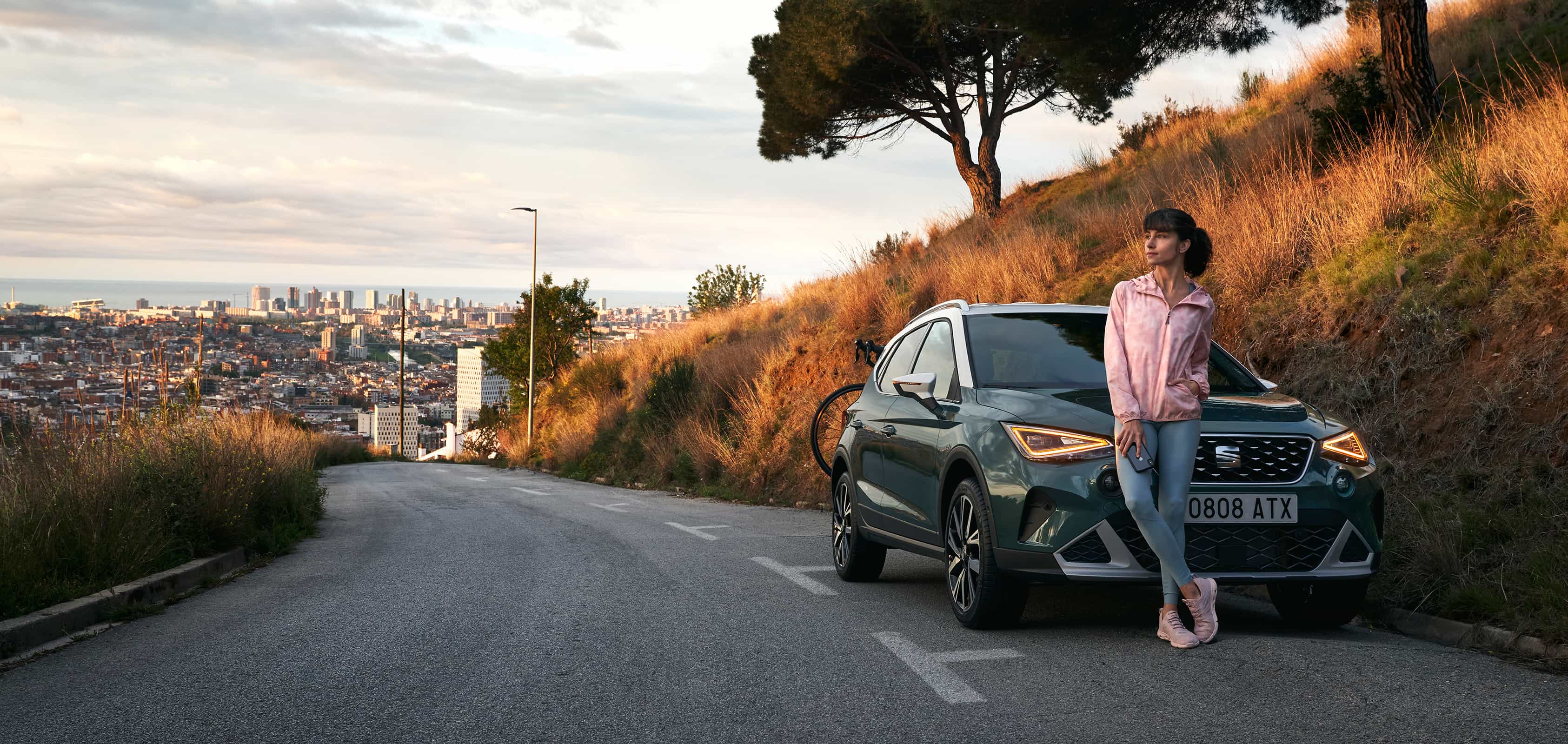 SEAT Arona couleur camouflage foncé avec de vraies lumières LED