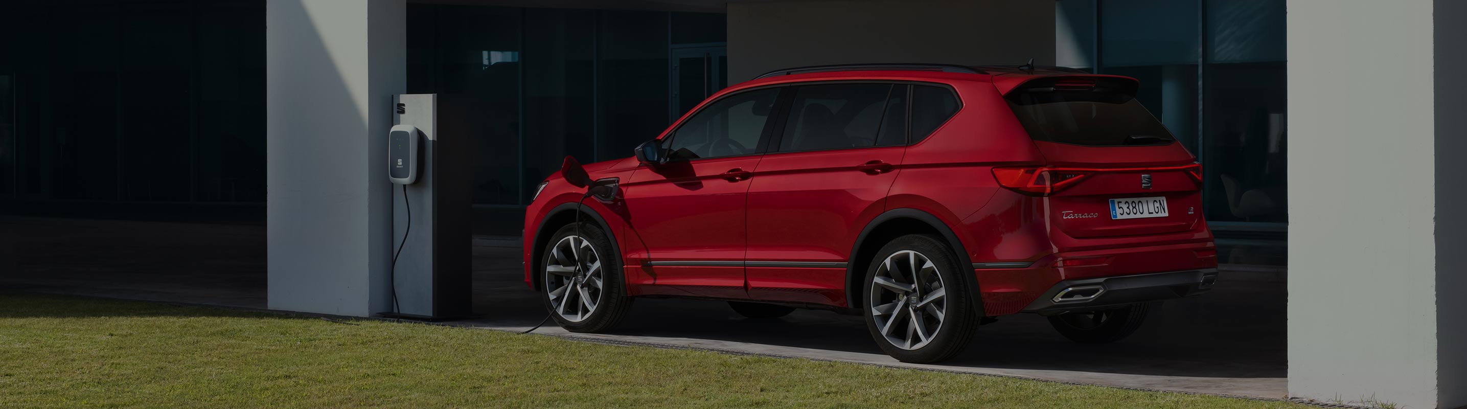 SEAT electrifies its large SUV as the Tarraco e-HYBRID enters production.