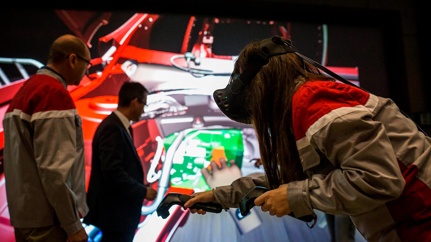 How is Virtual Reality applied in car manufacturing at SEAT 2
