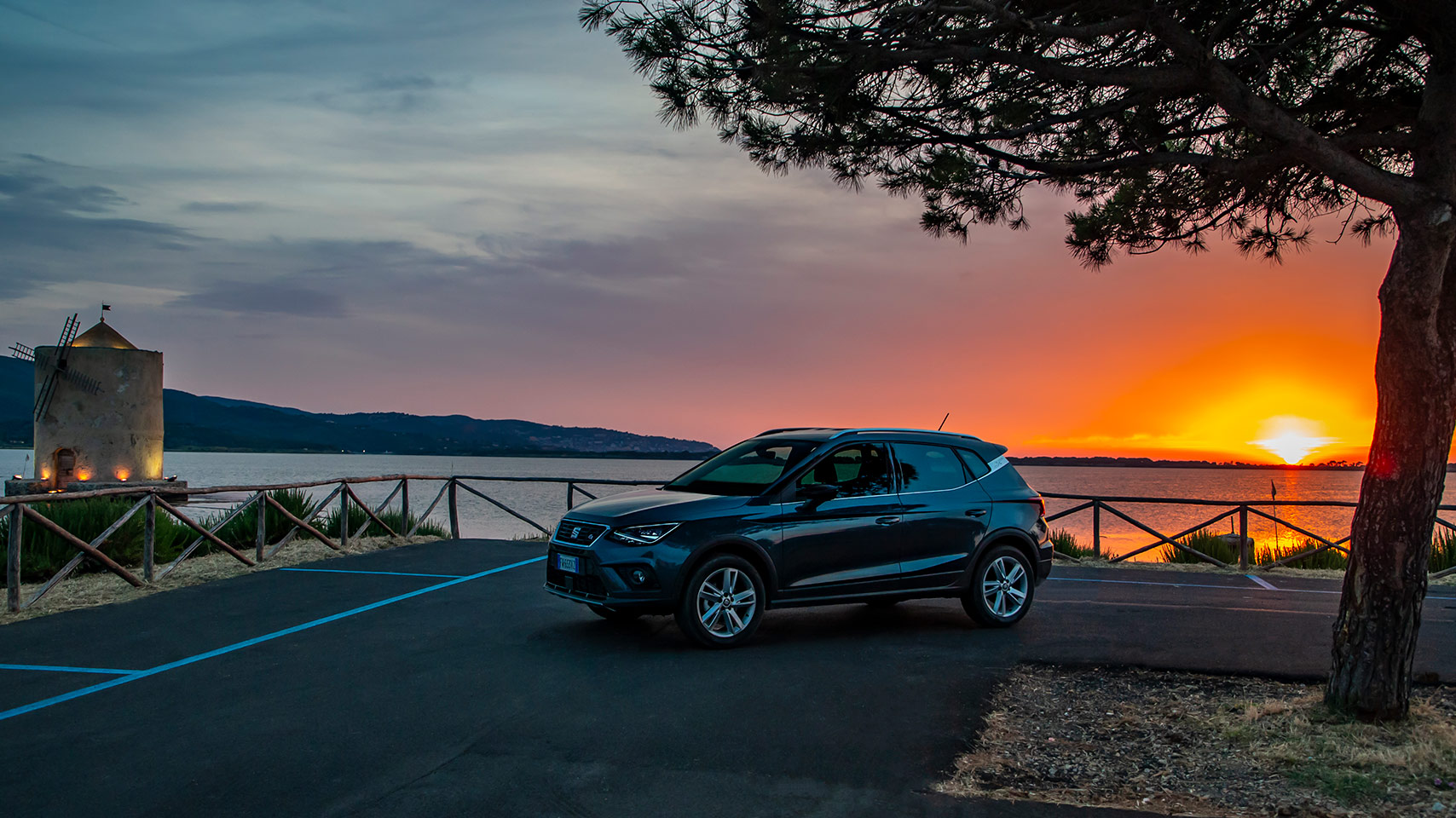SEAT Arona in Tuscany sunset view