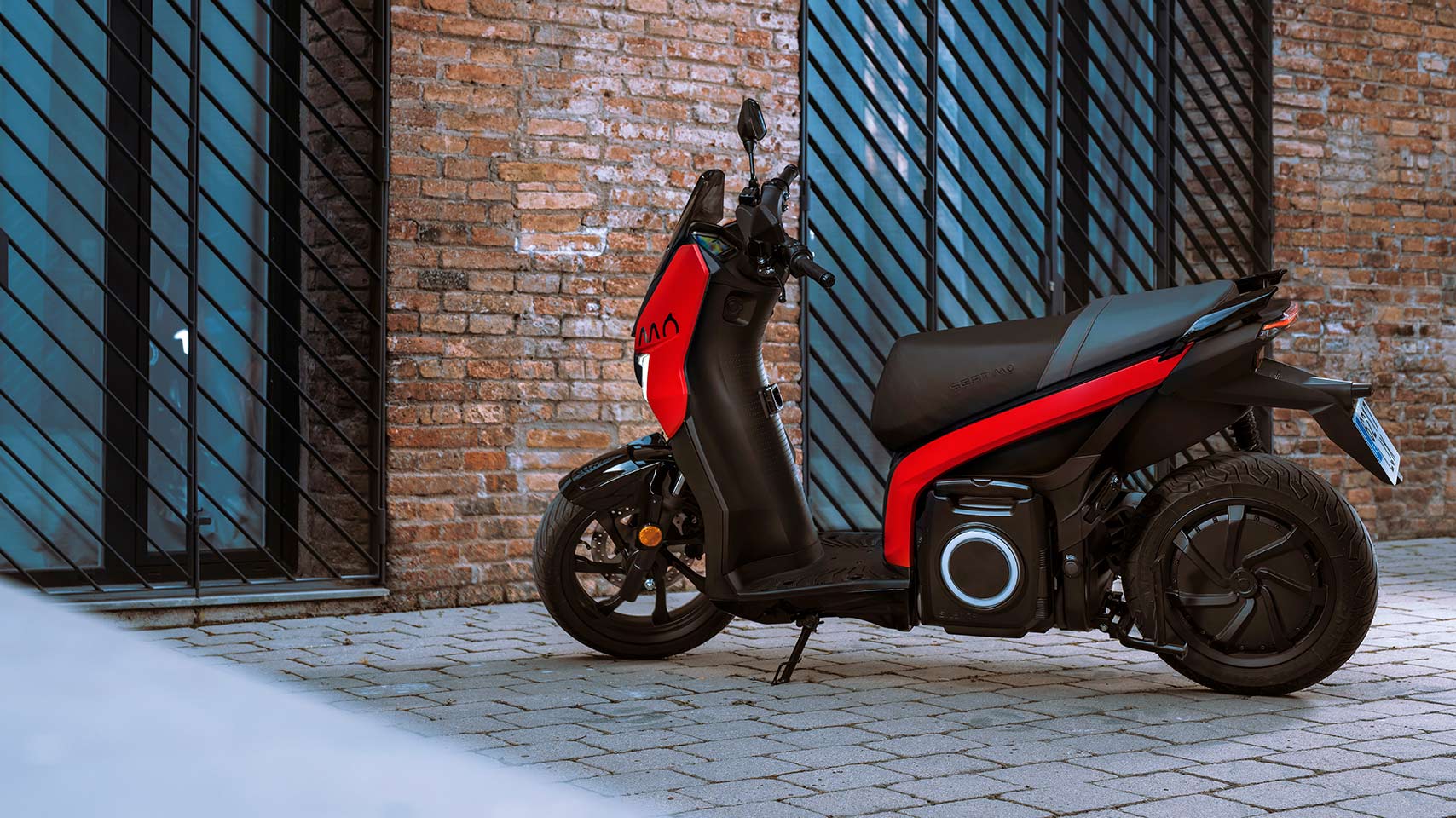 SEAT MÓ eScooter 125 hits the market.