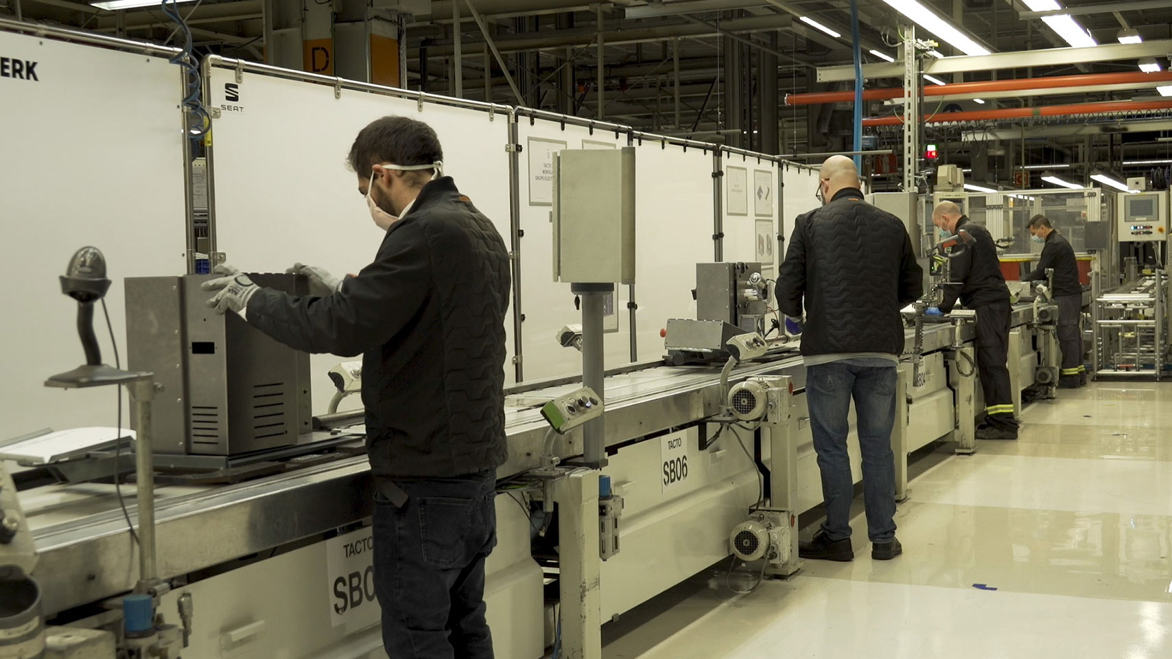 SEAT starts emergency ventilator production in Martorell.