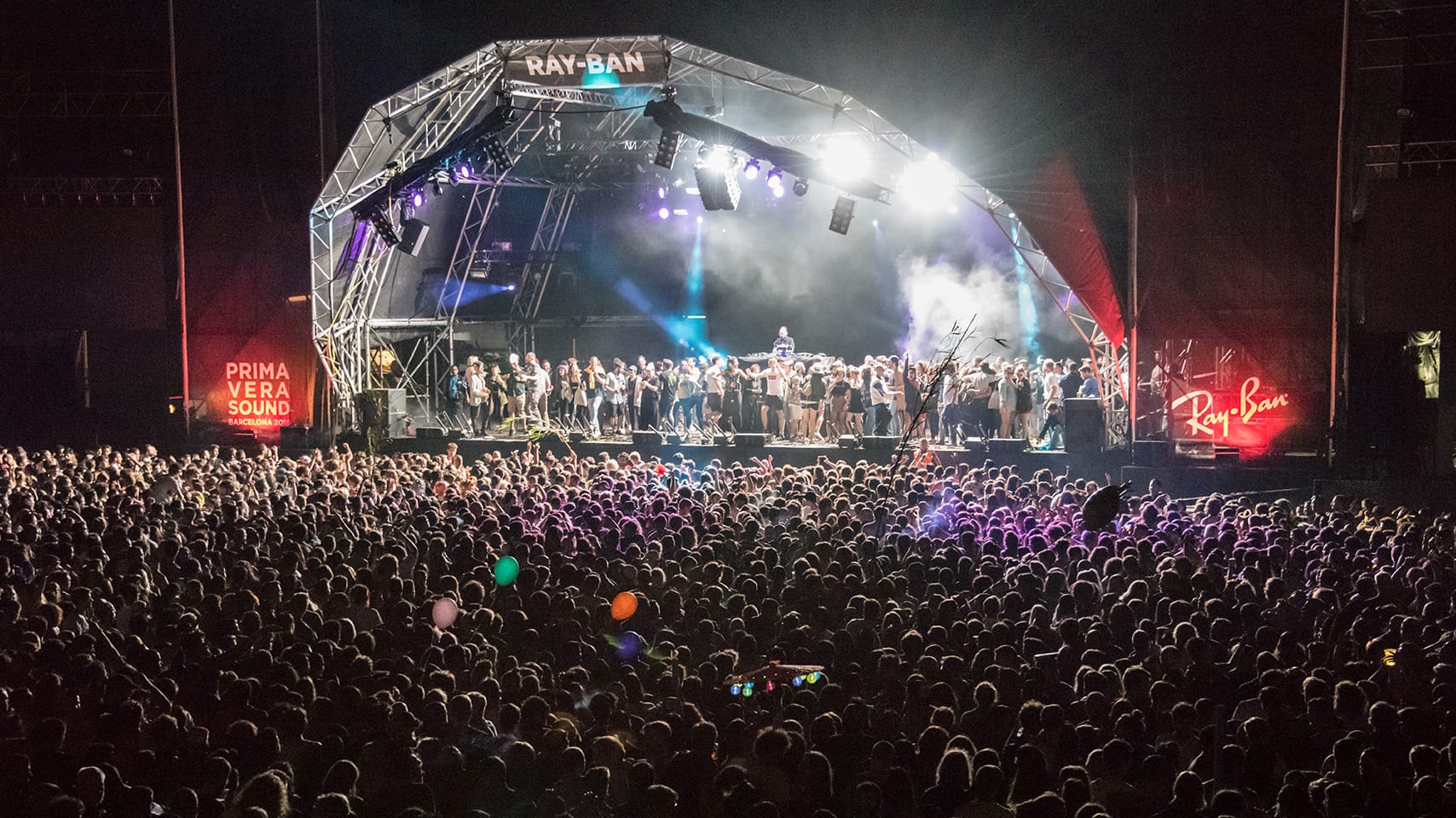 Stage Primavera Sound with a lot of people