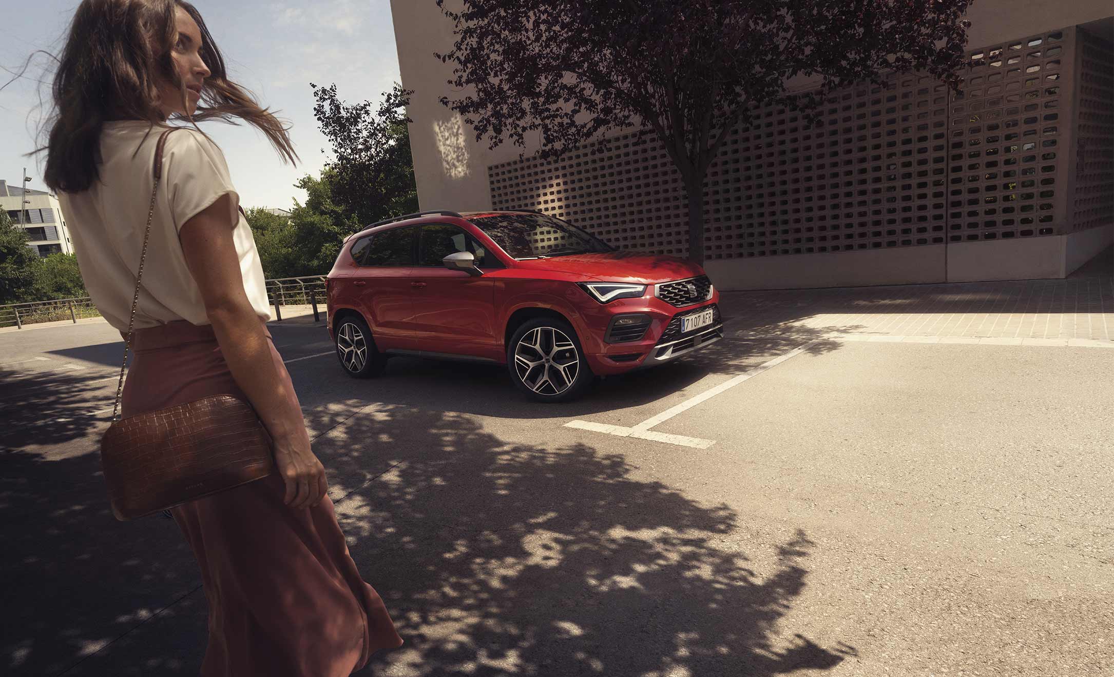 SEAT international Ateca side view velvet red